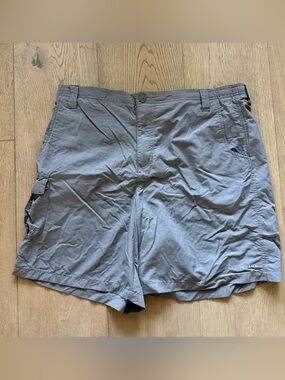Columbia Men's Gray Cargo fishing Shorts - Outdoor Travel Style
